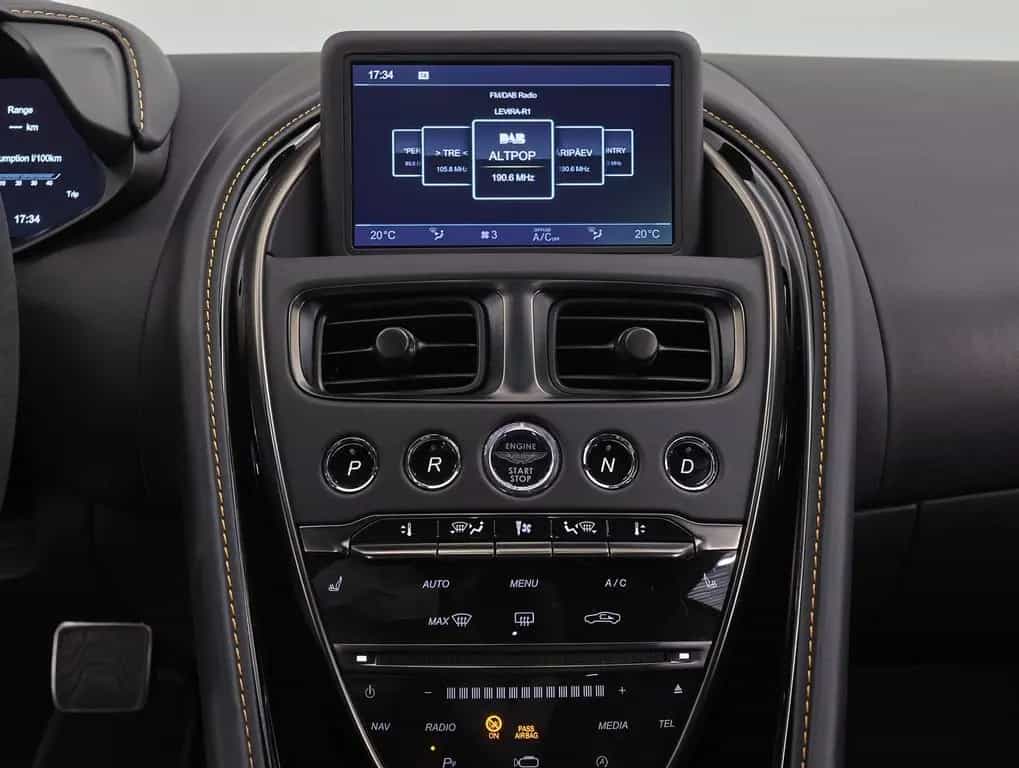 Aston Martin DBS 05/2022-photo-23