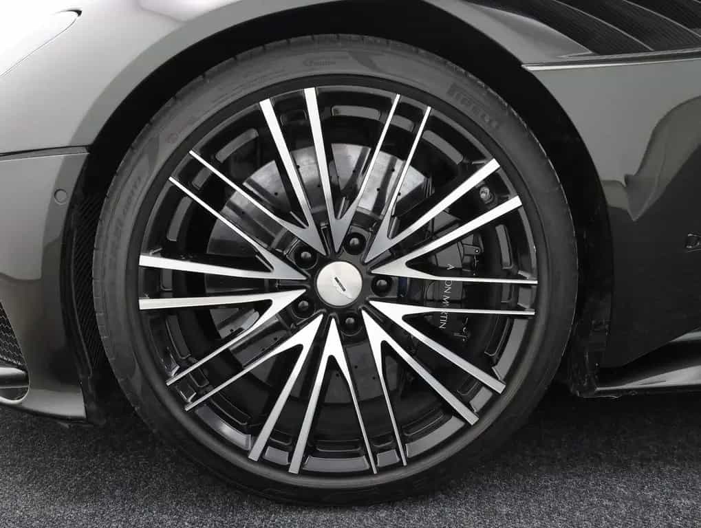Aston Martin DBS 05/2022-photo-32