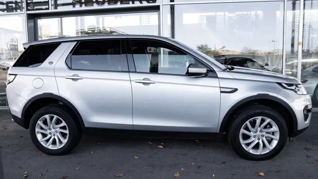 Land Rover Discovery Sport 4x4*TÜV NEU*SPUR*NAVI*TEMPOMAT* 08/2019-photo-2