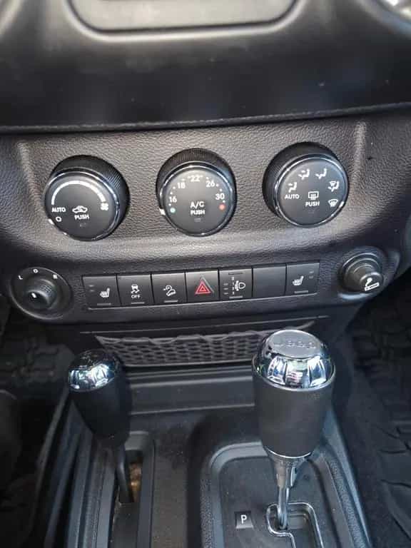 Jeep Wrangler Unlimited Sahara 2.8 CRD AUTOM. 5-TÜRİG 01/2017-photo-27