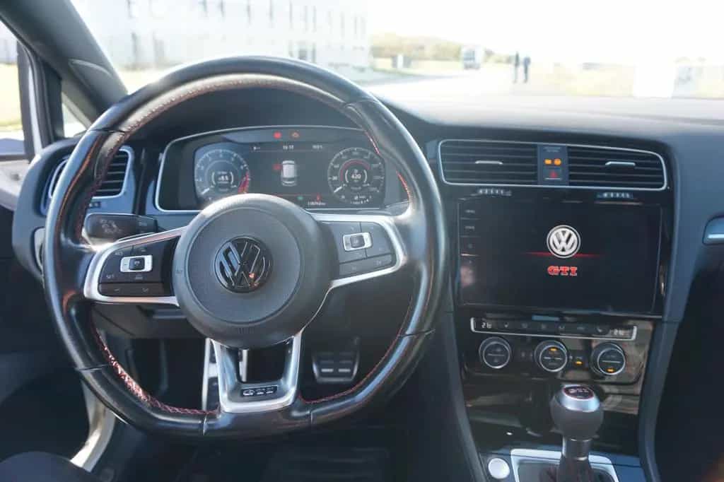 Volkswagen Golf 2.0 TSI DSG GTI 04/2017-photo-7