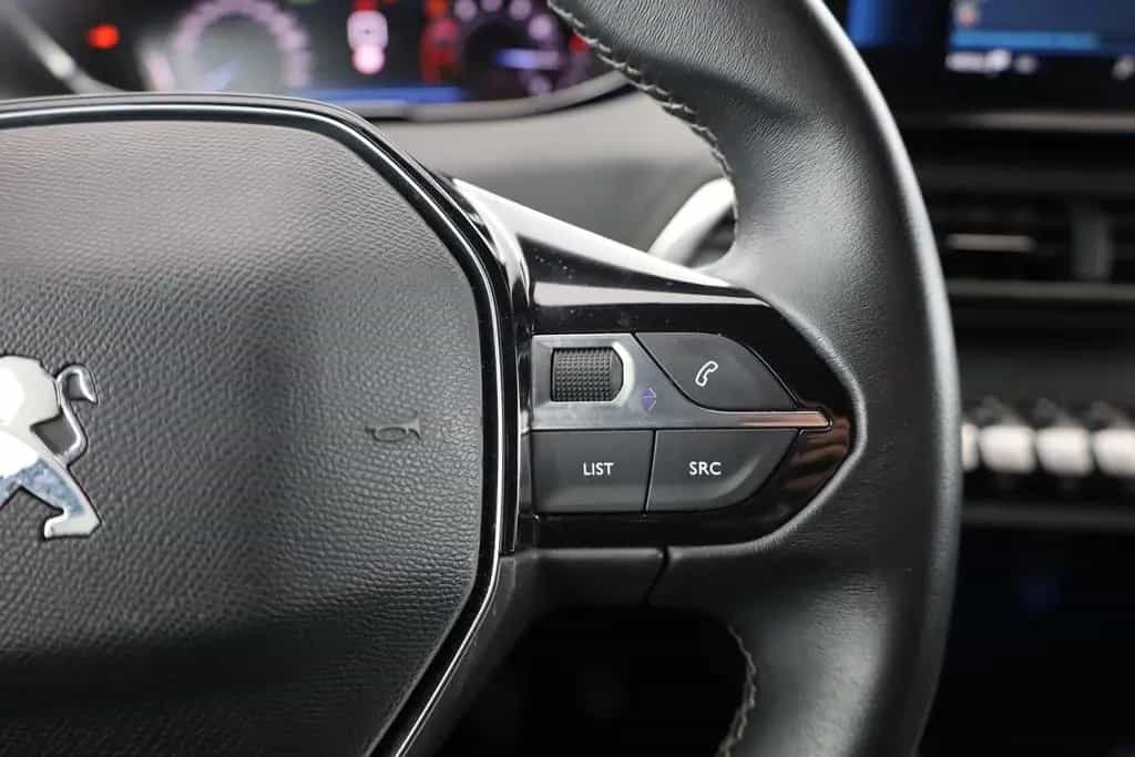 Peugeot 3008 1.2 PureTech 130 LED Navi Kamera Tempomat 02/2023-photo-17