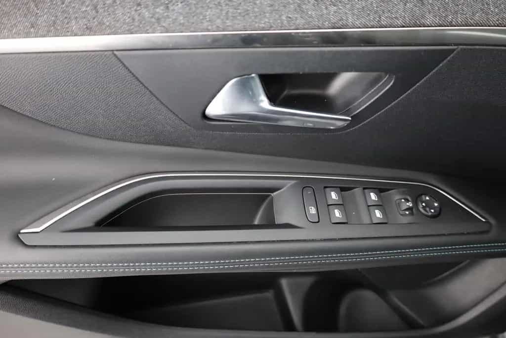 Peugeot 3008 1.2 PureTech 130 LED Navi Kamera Tempomat 02/2023-photo-22