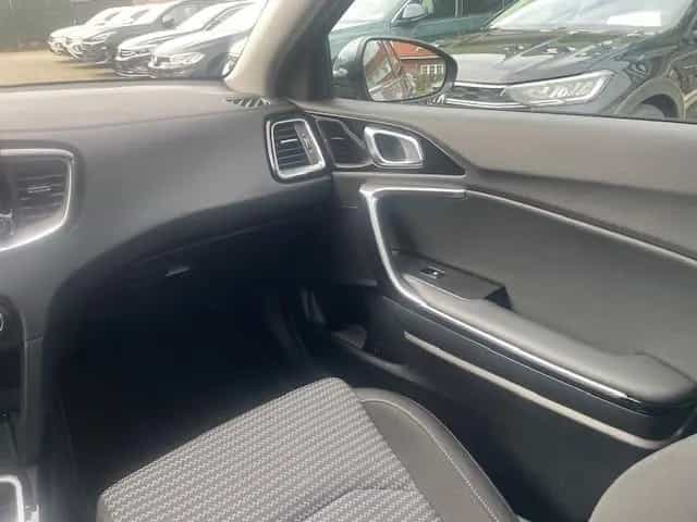 Kia Ceed Sportswagon 1.5T-GDI DCT Vision Kamera Nav 04/2025-photo-21