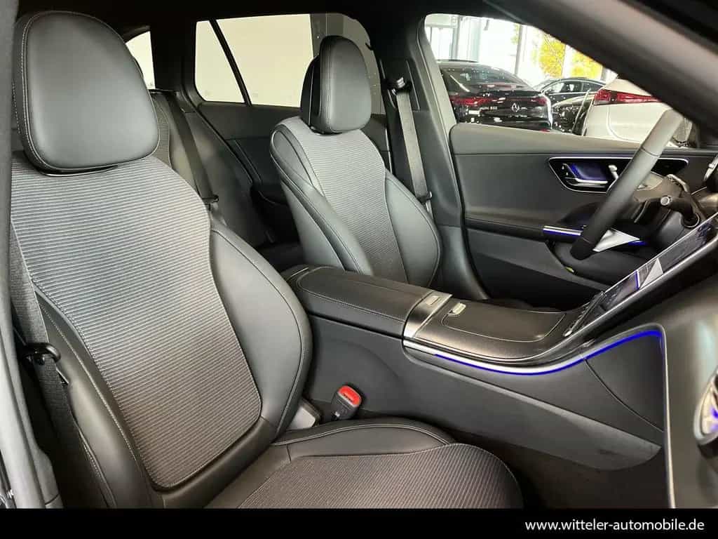 Mercedes-Benz C-Class 10/2025-photo-15