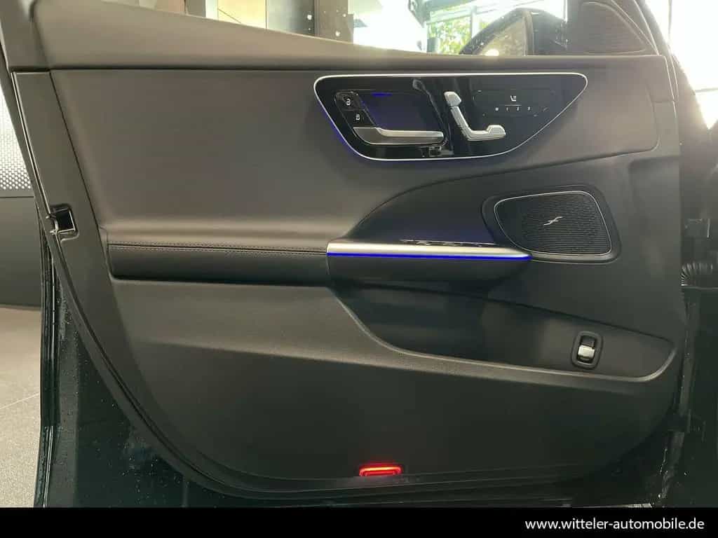 Mercedes-Benz C-Class 10/2025-photo-16