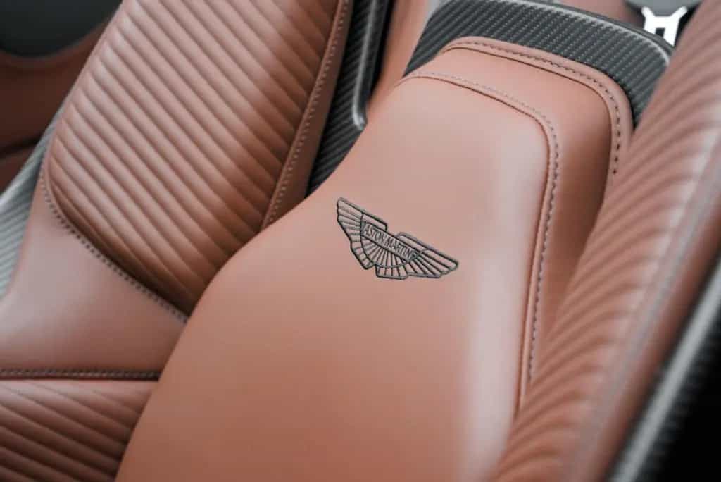 Aston Martin DBS 770 Ultimate Volante 1 OF 199/CARBON/BUCKET 07/2023-photo-11