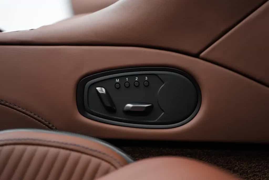 Aston Martin DBS 770 Ultimate Volante 1 OF 199/CARBON/BUCKET 07/2023-photo-28