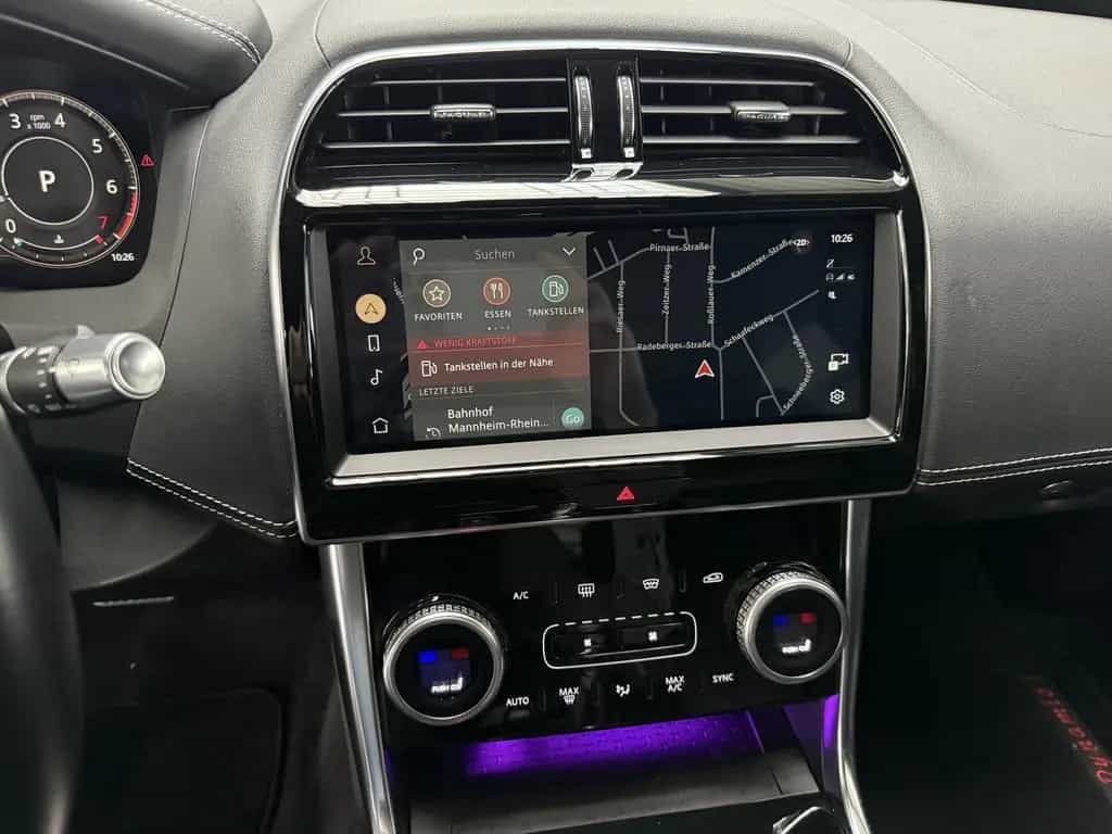 Jaguar XE R-DYNAMIC BLACK LEDER+NAV+MERIDIAN+VIRTUAL+AC 03/2021-photo-9