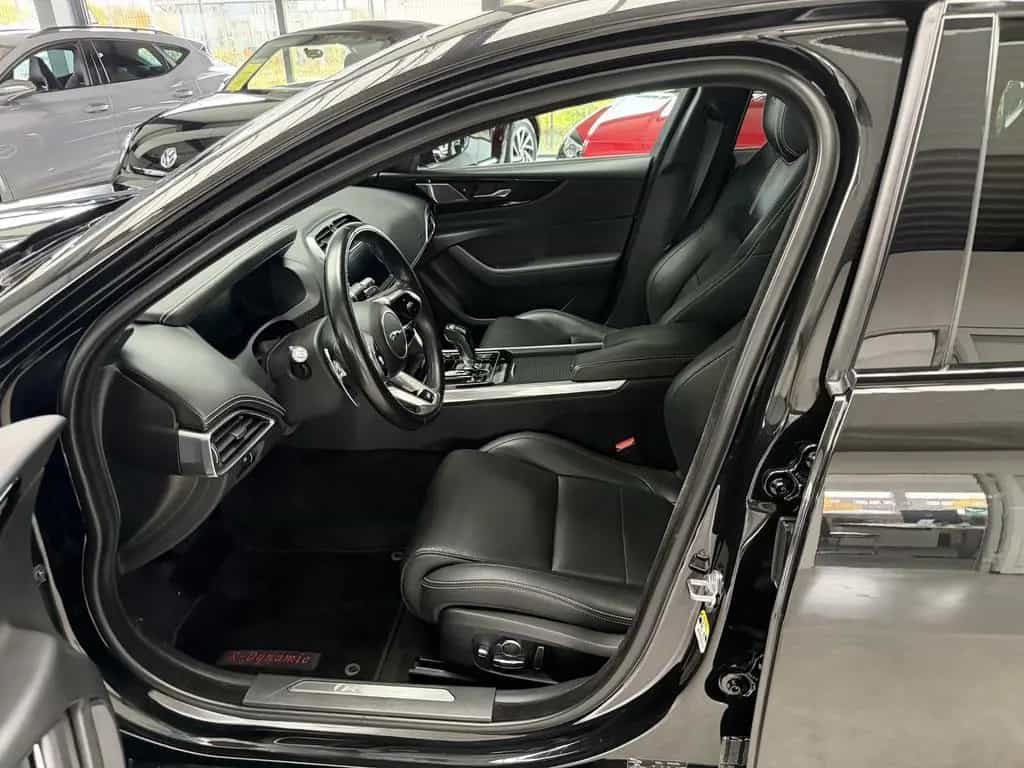 Jaguar XE R-DYNAMIC BLACK LEDER+NAV+MERIDIAN+VIRTUAL+AC 03/2021-photo-18
