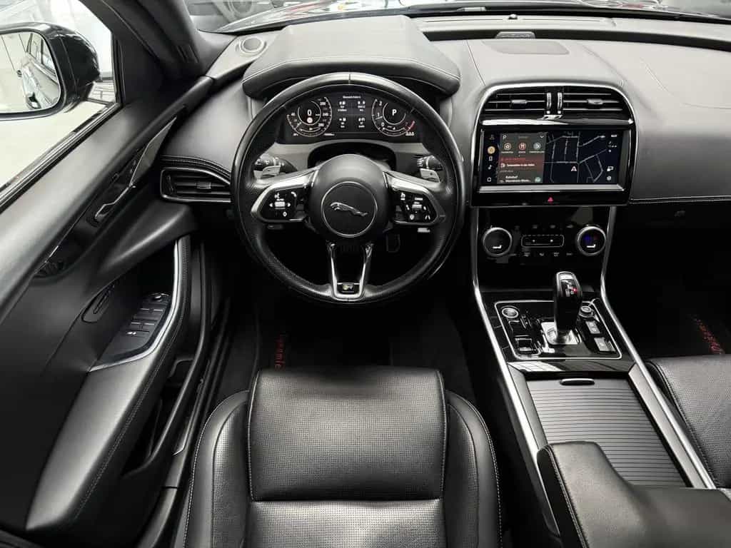 Jaguar XE R-DYNAMIC BLACK LEDER+NAV+MERIDIAN+VIRTUAL+AC 03/2021-photo-4