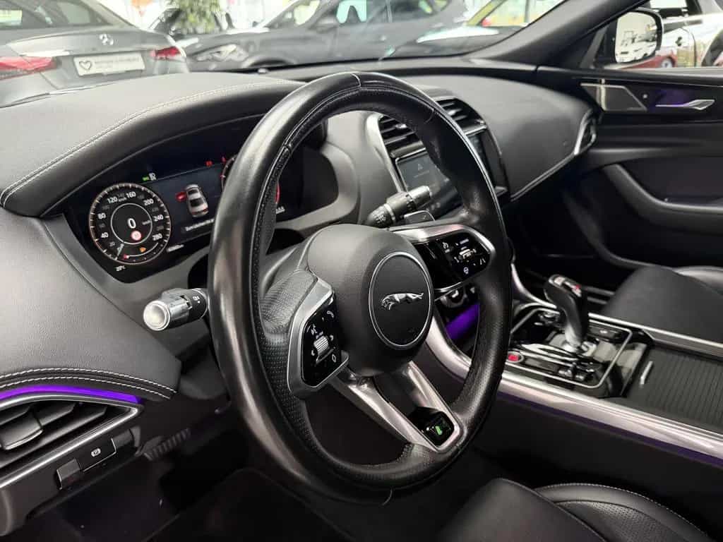 Jaguar XE R-DYNAMIC BLACK LEDER+NAV+MERIDIAN+VIRTUAL+AC 03/2021-photo-5