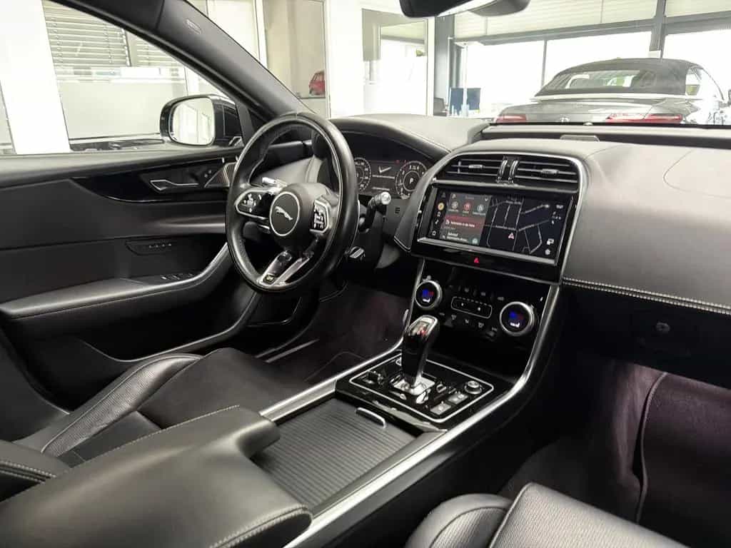 Jaguar XE R-DYNAMIC BLACK LEDER+NAV+MERIDIAN+VIRTUAL+AC 03/2021-photo-8