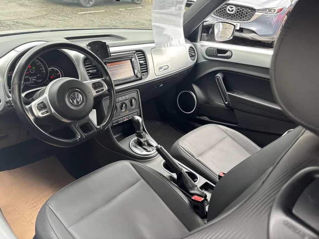 Volkswagen Beetle 1.8 Cabrio Automatik Design Edition 08/2014-photo-19