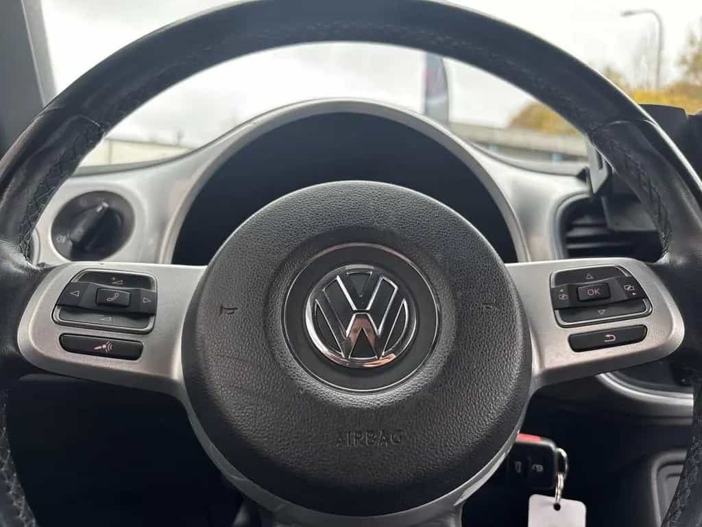 Volkswagen Beetle 1.8 Cabrio Automatik Design Edition 08/2014-photo-23