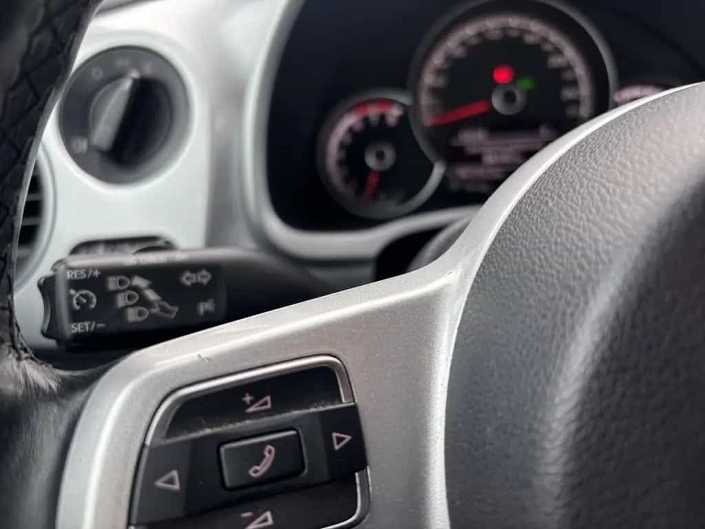 Volkswagen Beetle 1.8 Cabrio Automatik Design Edition 08/2014-photo-25
