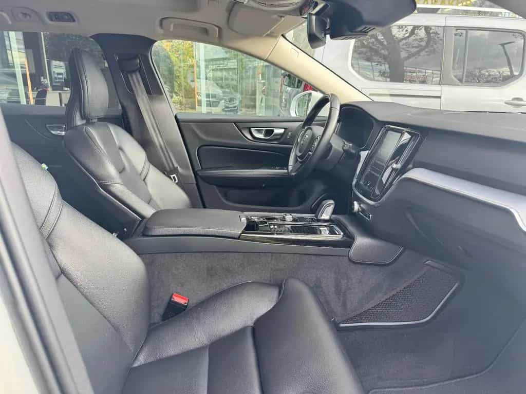 Volvo V60 Kombi Pro Plug-In Hybrid AWD Pano/RFK/Standh 08/2020-photo-6
