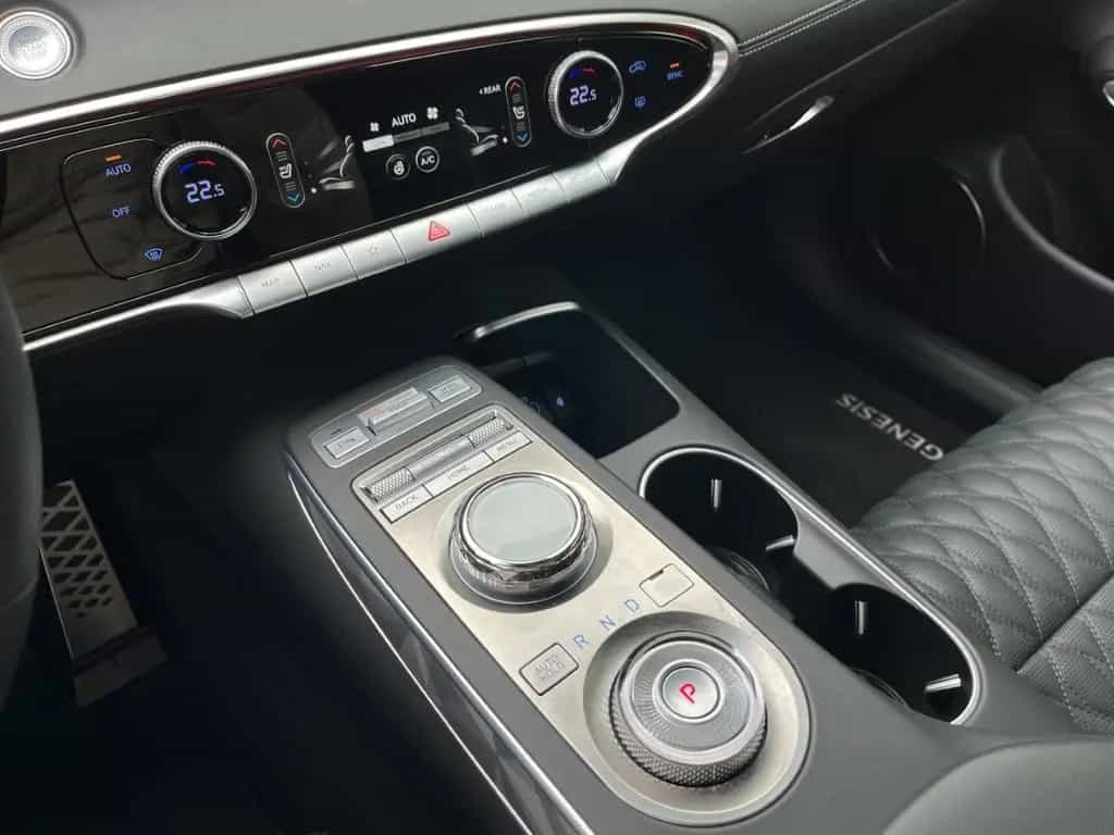 Genesis GV70 2.5 T Sport *ALLRAD*PANO*LED*CAM*NAVI* 11/2024-photo-17