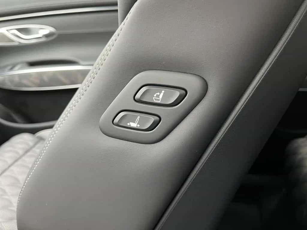 Genesis GV70 2.5 T Sport *ALLRAD*PANO*LED*CAM*NAVI* 11/2024-photo-26