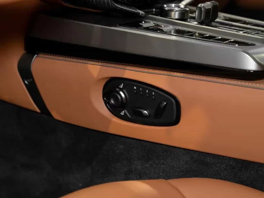 Aston Martin Vanquish Coupe Aston Martin Hamburg 10/2025-photo-18