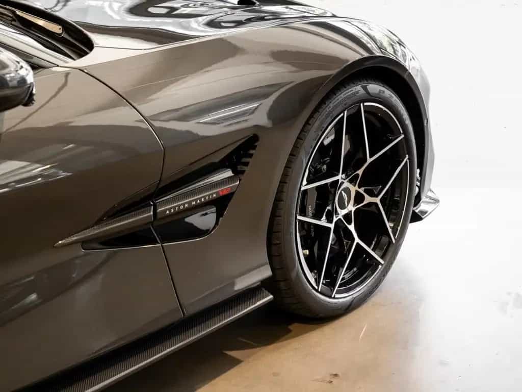 Aston Martin Vanquish Coupe Aston Martin Hamburg 10/2025-photo-8