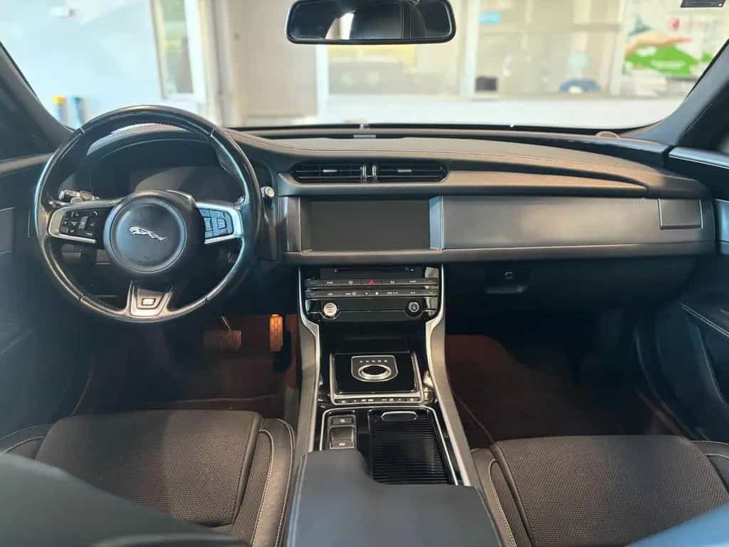Jaguar XF 2.0d i4 R-Sport awd *TALGIANDI CERTIFI 01/2018-photo-9
