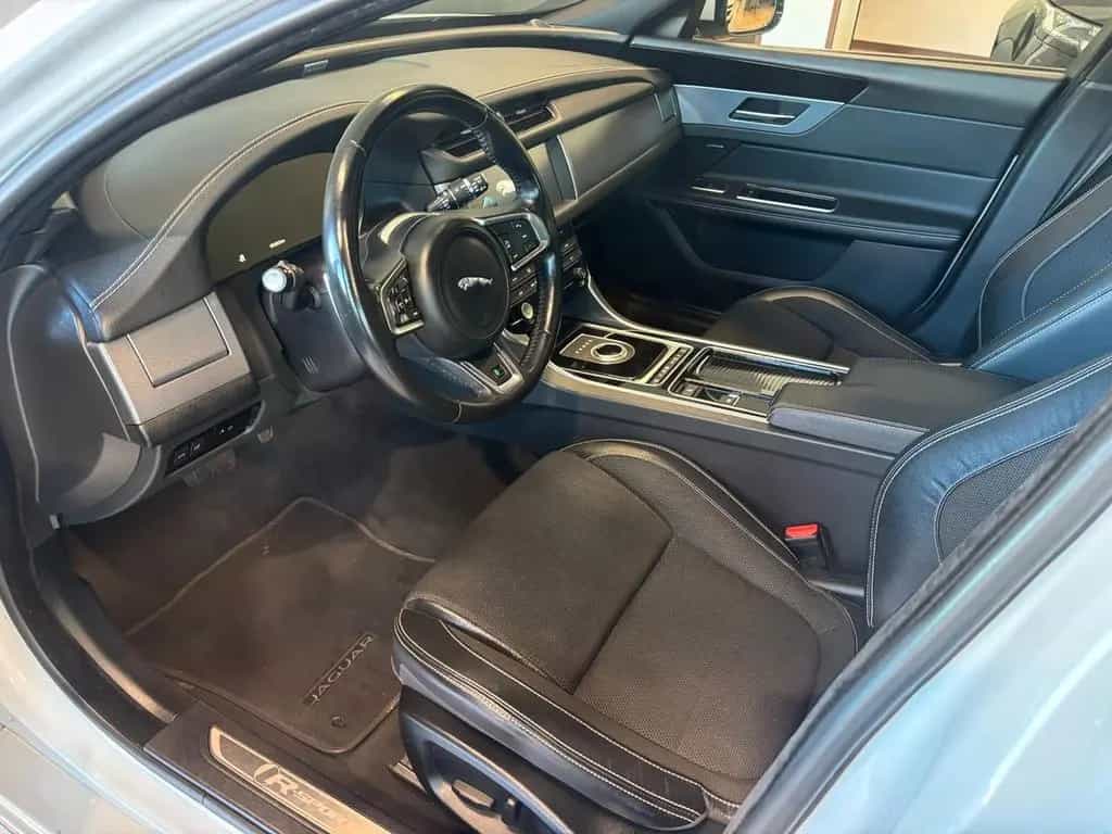 Jaguar XF 2.0d i4 R-Sport awd *TALGIANDI CERTIFI 01/2018-photo-5