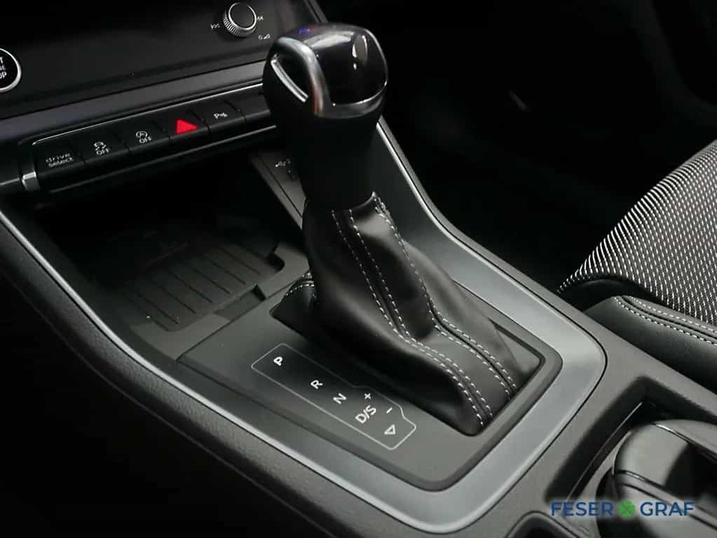 Audi Q3 S line 35 TFSI Navi Matrix 10/2025-photo-11