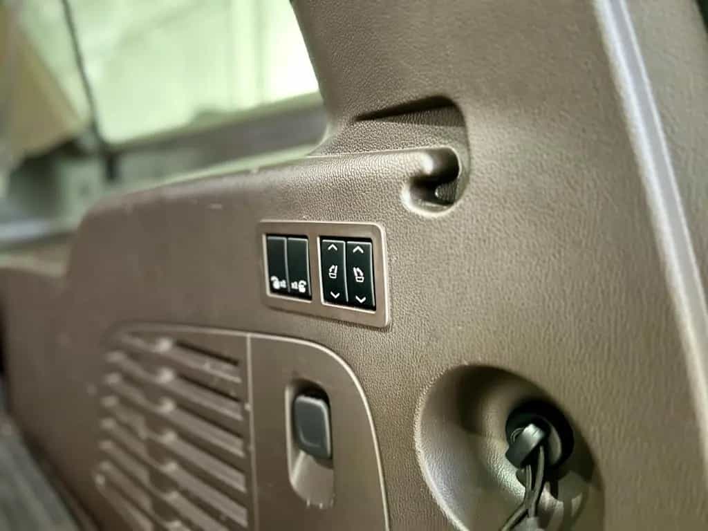 GMC Yukon XL 01/2016-photo-33