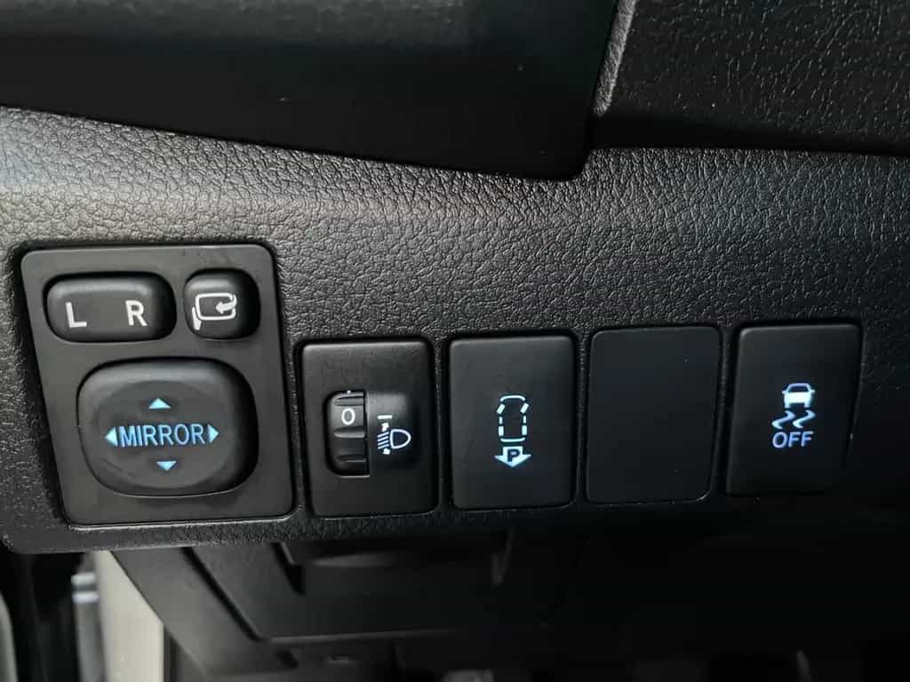 Toyota Corolla Life+ 1.6 Benzin, Navi, Sitzheizung, Top 06/2014-photo-28