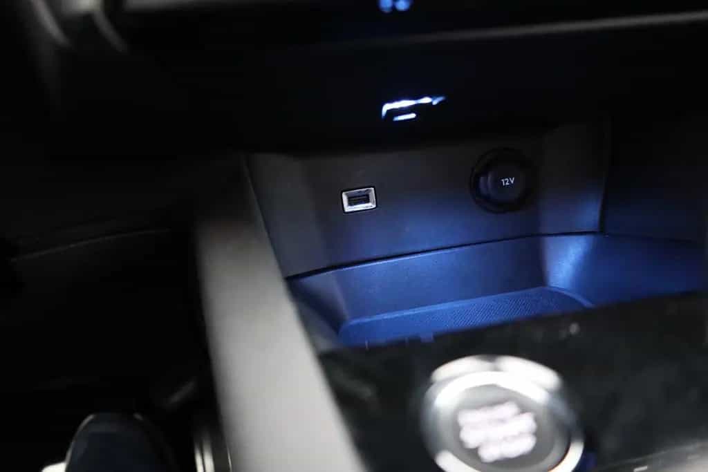 Peugeot 3008 GT 1.2 PureTech 130 Aut. LED ACC Navi 03/2023-photo-12