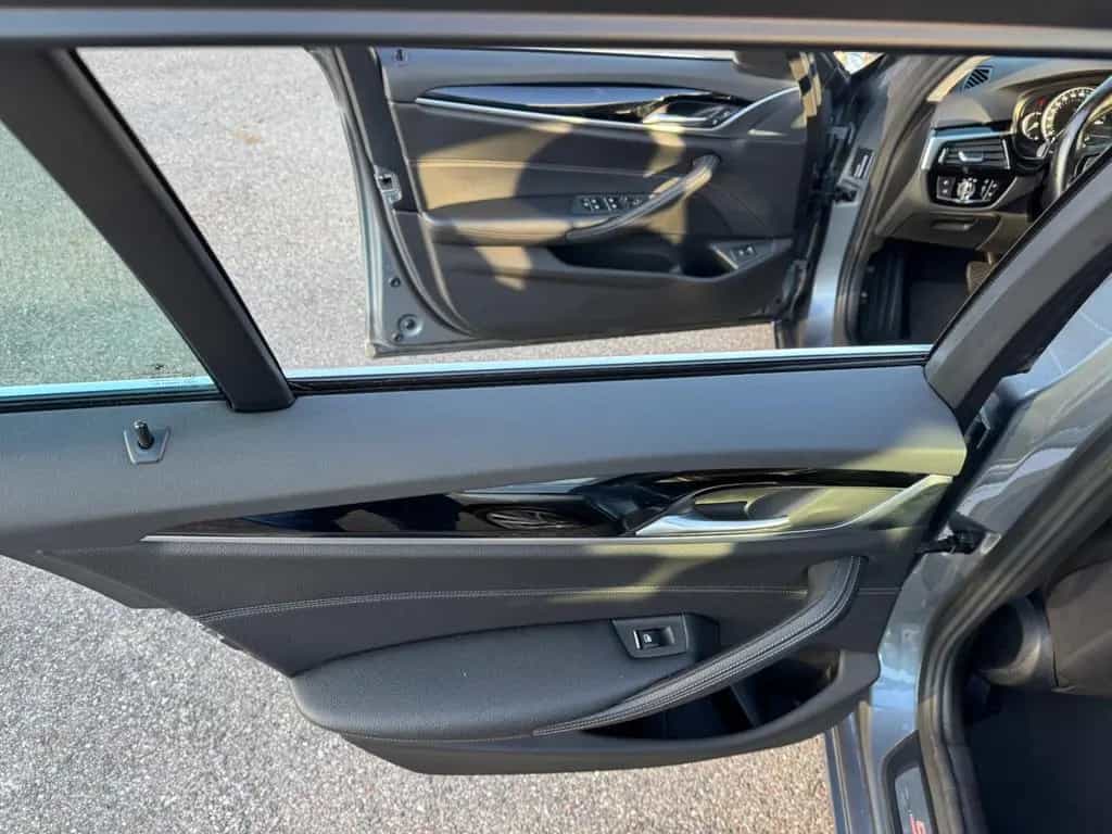 BMW 5 Series 520 d Touring  Sport Line LED/RFK/AHK 11/2017-photo-14