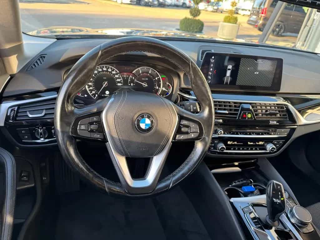 BMW 5 Series 520 d Touring  Sport Line LED/RFK/AHK 11/2017-photo-17