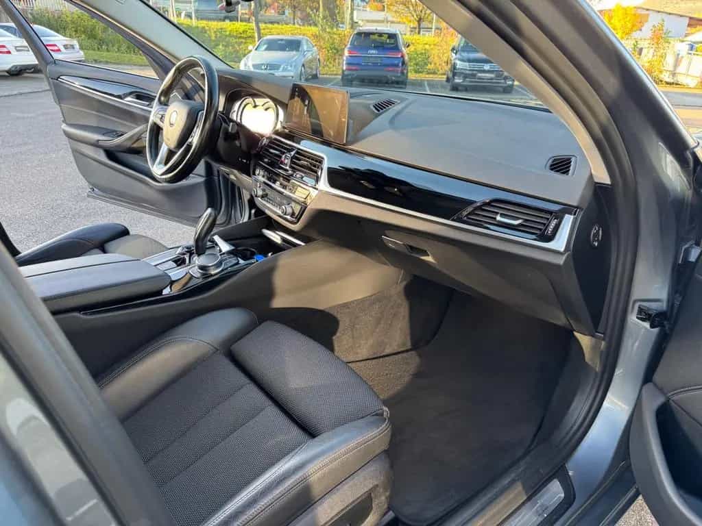 BMW 5 Series 520 d Touring  Sport Line LED/RFK/AHK 11/2017-photo-18