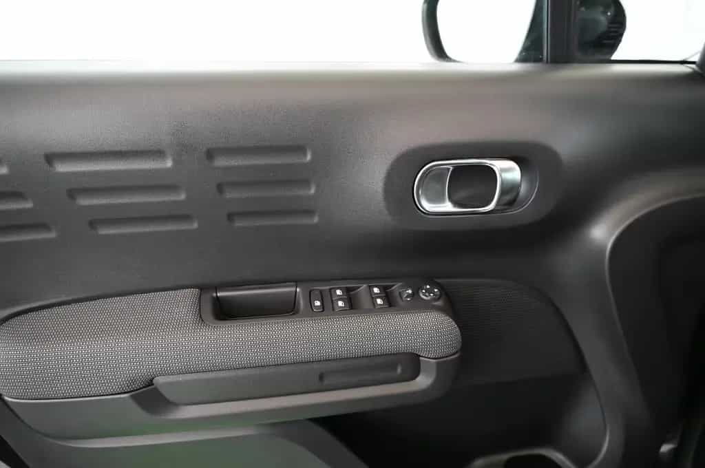Citroën C3 Aircross 1.2 PT 110 PLUS LED/NAVI/PDC/16 03/2024-photo-27