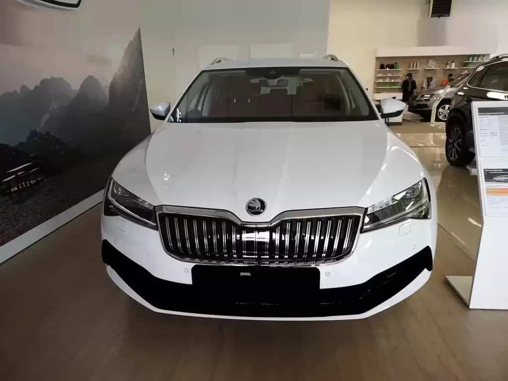 Skoda Superb Combi 2.0 TSI 4X4 DSG Laurin&Klement VOLL 03/2023-photo-31