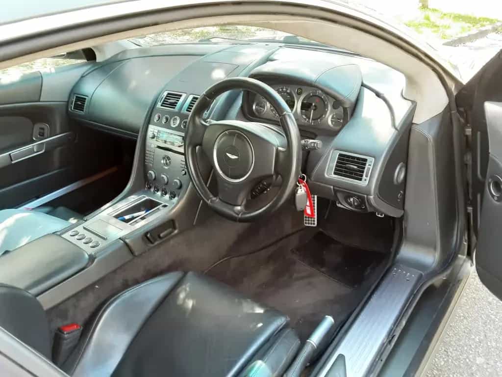 Aston Martin DB9 5.9 Touchtronic - RHD 06/2004-photo-10