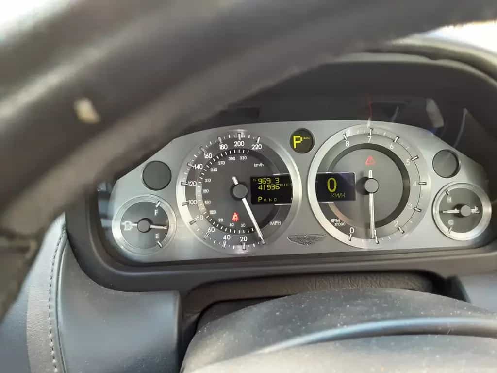 Aston Martin DB9 5.9 Touchtronic - RHD 06/2004-photo-9