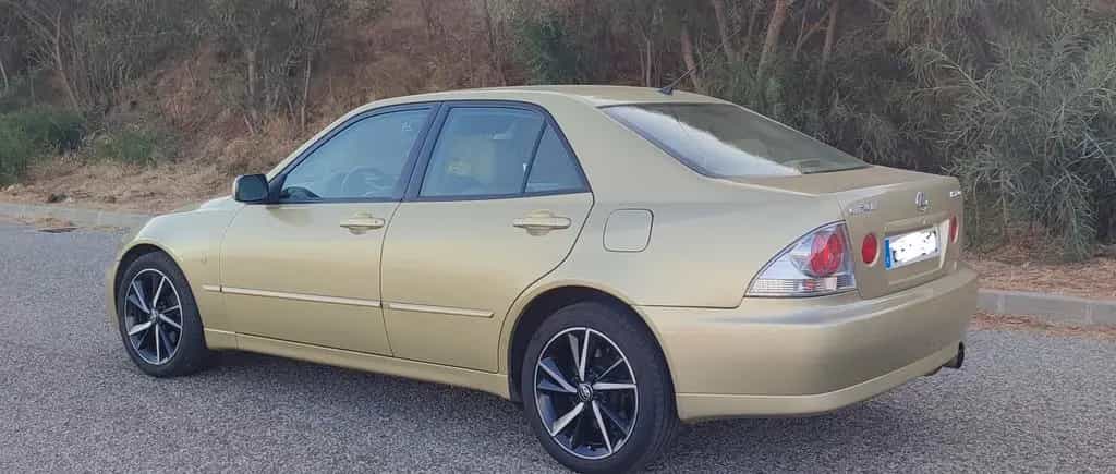 Lexus IS 200 Auto - luxury 08/2002-photo-2