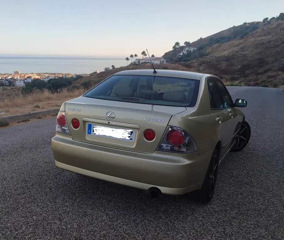Lexus IS 200 Auto - luxury 08/2002-photo-4