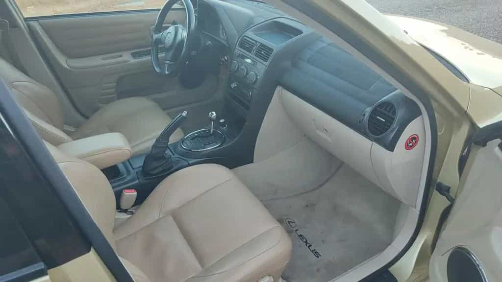 Lexus IS 200 Auto - luxury 08/2002-photo-7