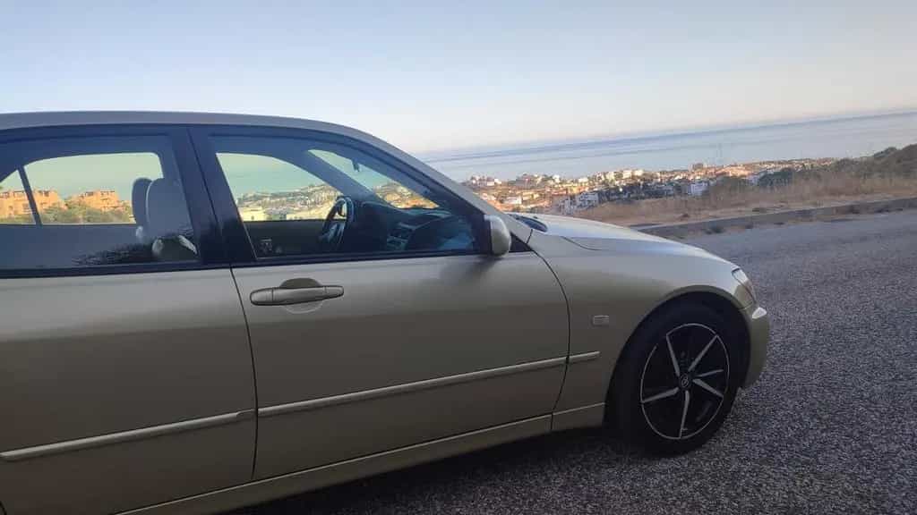 Lexus IS 200 Auto - luxury 08/2002-photo-9