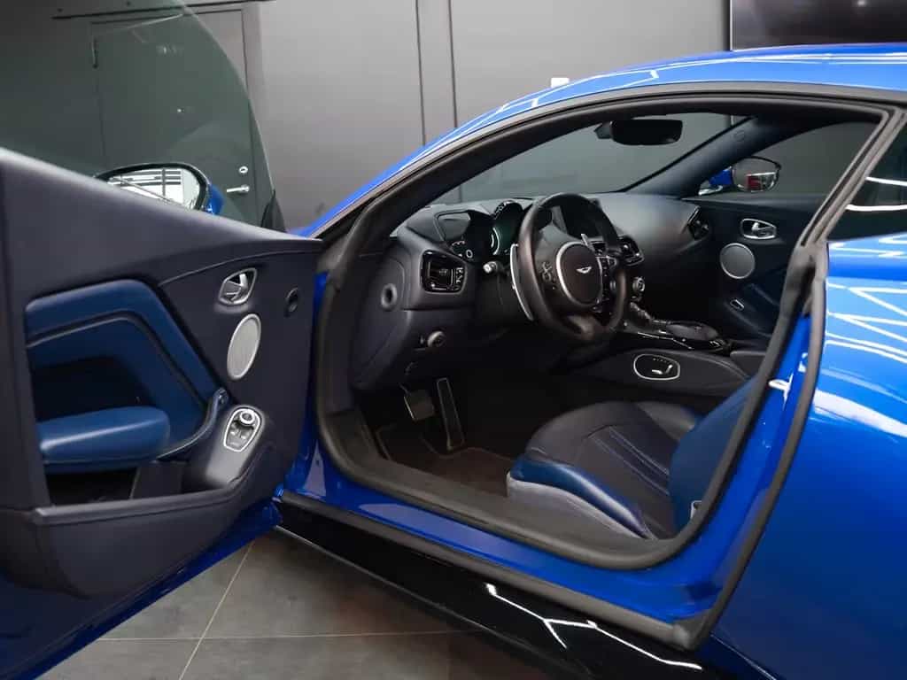 Aston Martin V8 Vantage 4.0 V8 12/2018-photo-3