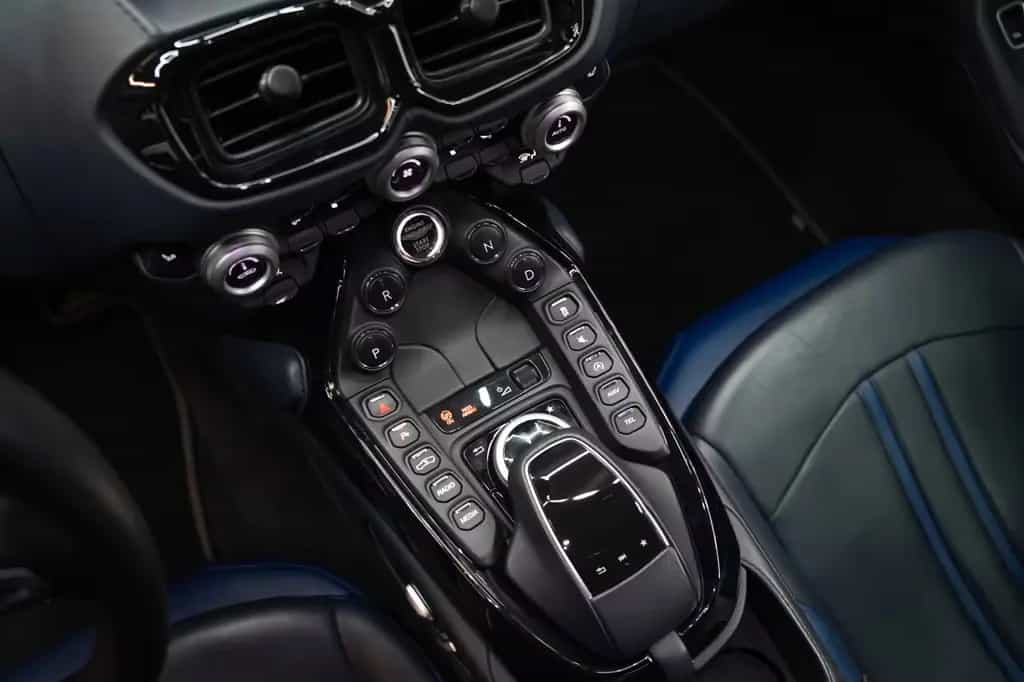 Aston Martin V8 Vantage 4.0 V8 12/2018-photo-8