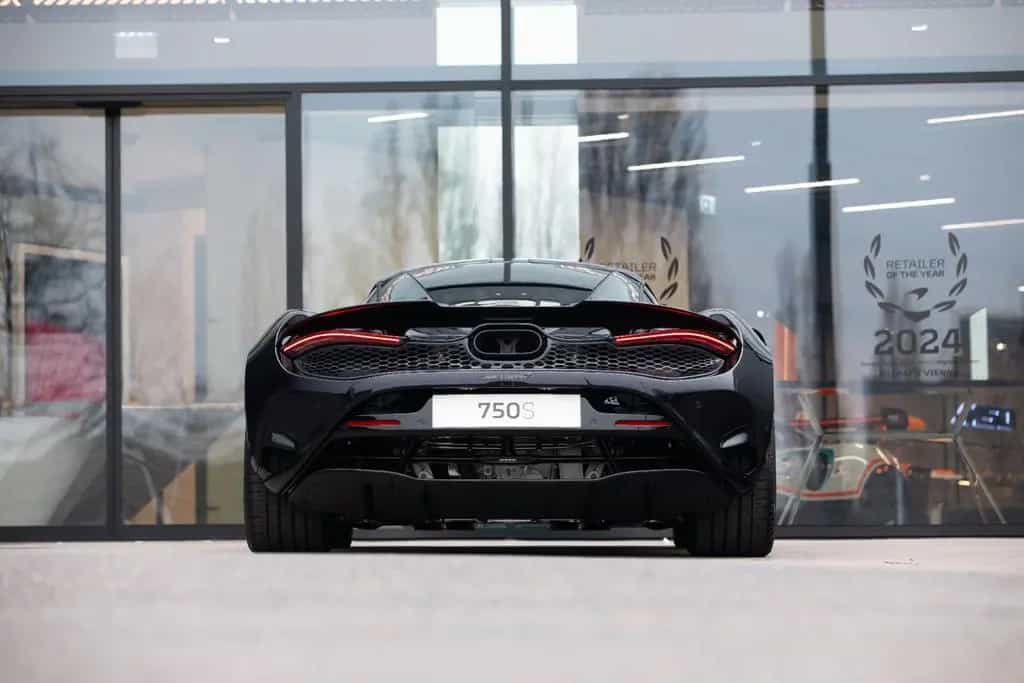 McLaren 750S Coupe / Amethyst Black / Carbon Fibre / B&W 03/2025-photo-4