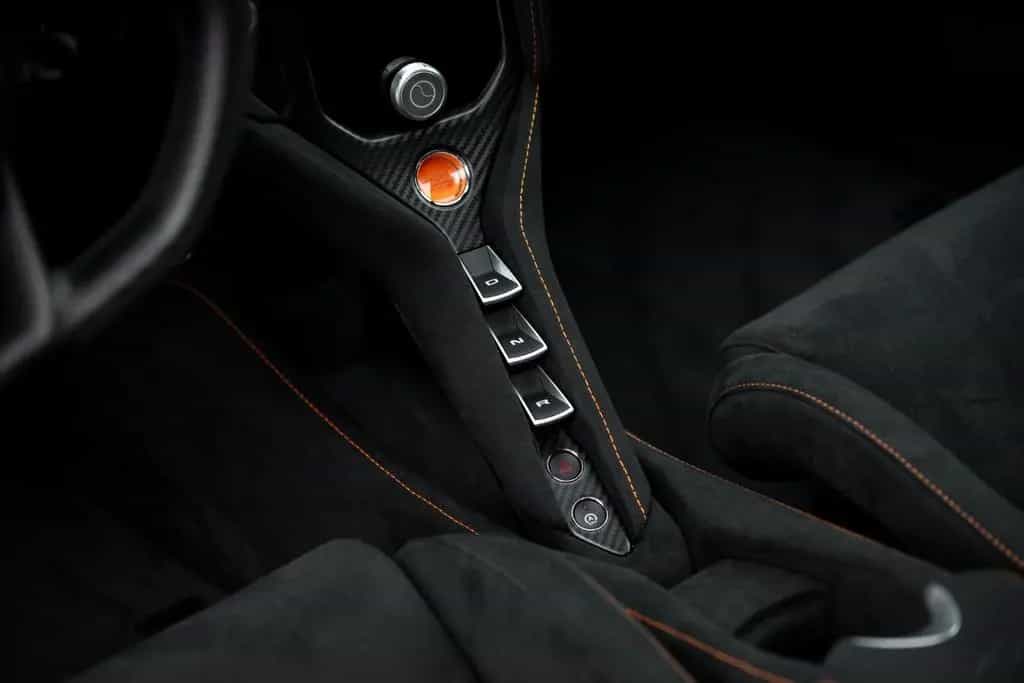 McLaren 750S Coupe / Amethyst Black / Carbon Fibre / B&W 03/2025-photo-9