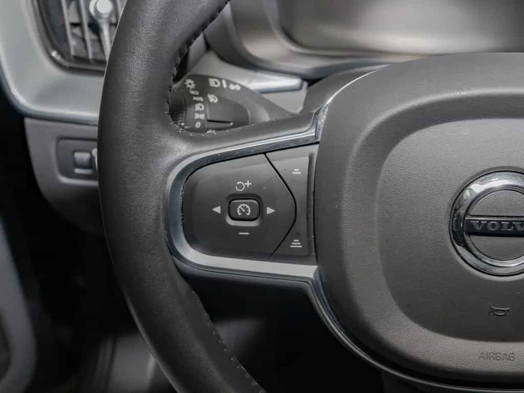 Volvo XC 60 T4 2WD Momentum Pro H/K NAVI W-LAN ACC LED 05/2020-photo-9