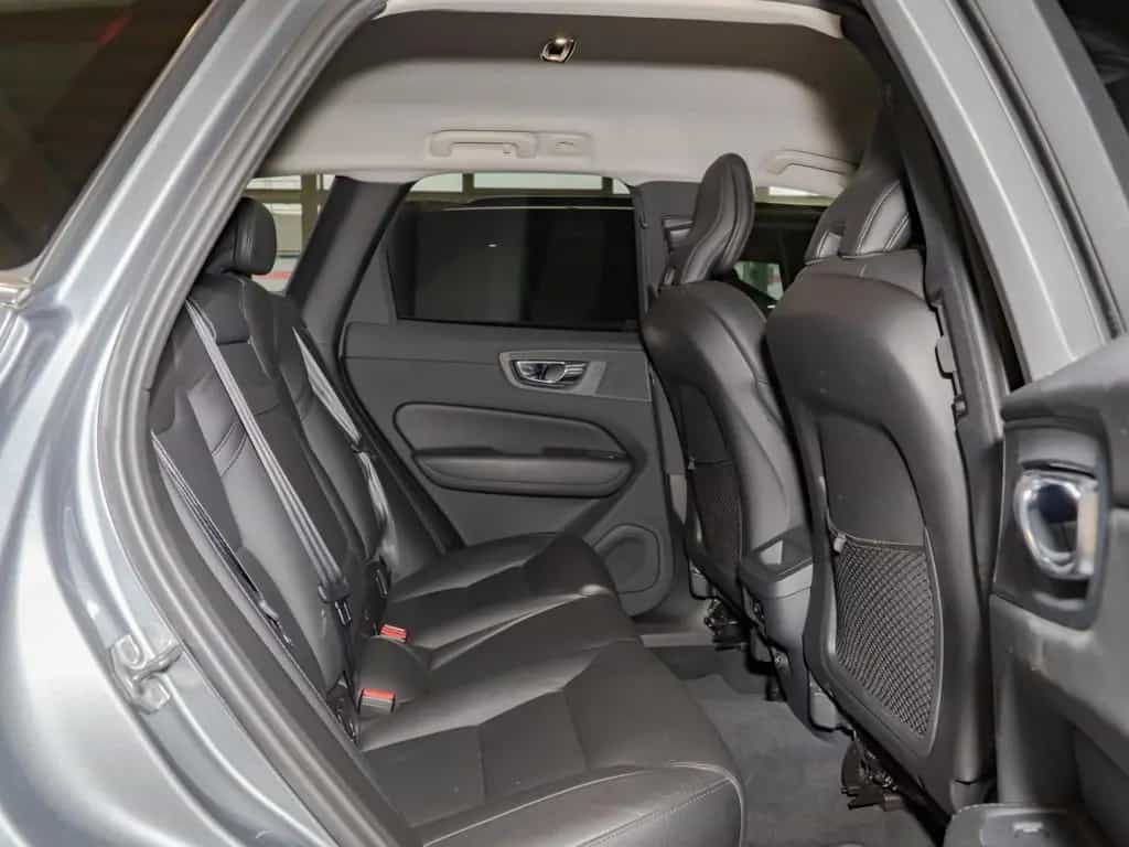 Volvo XC 60 T4 2WD Momentum Pro H/K NAVI W-LAN ACC LED 05/2020-photo-3