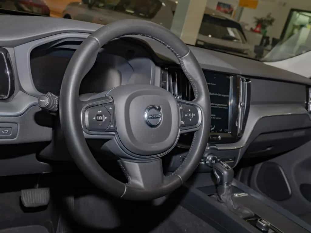 Volvo XC 60 T4 2WD Momentum Pro H/K NAVI W-LAN ACC LED 05/2020-photo-5