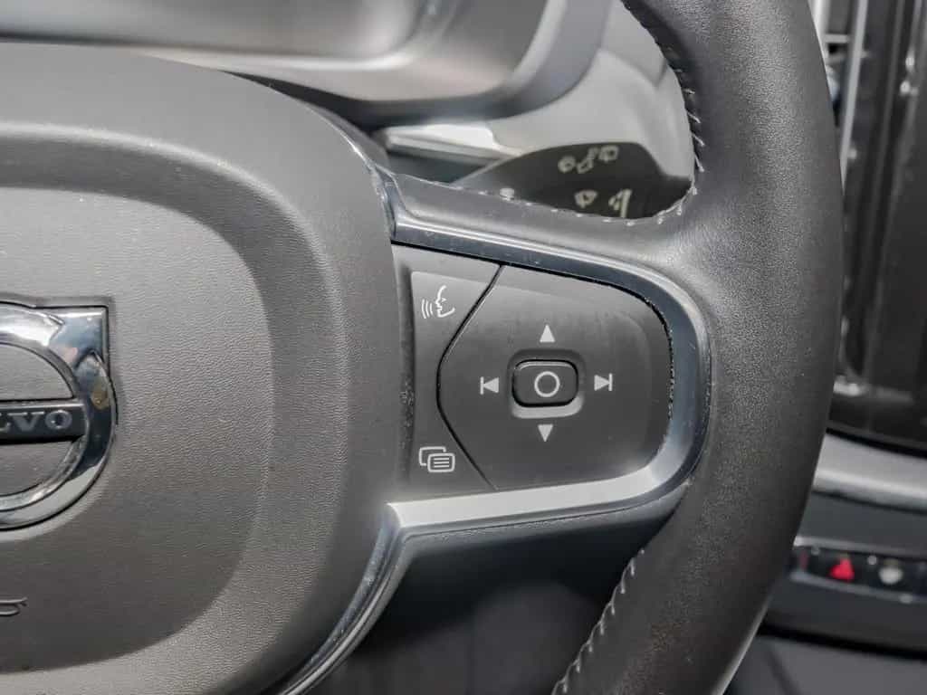 Volvo XC 60 T4 2WD Momentum Pro H/K NAVI W-LAN ACC LED 05/2020-photo-8